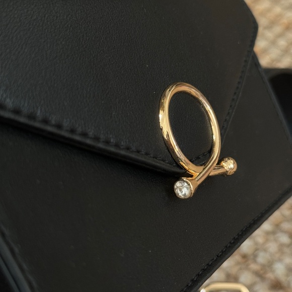 Black and gold vegan leather belt bag - Picture 5 of 8